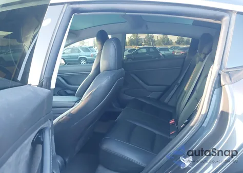 2019 Tesla Model 3 Long Range/Mid Range/Standard Range/Standard Range Plus z USA, uszkodzony, nr VIN 5YJ3E1EA8KF426920